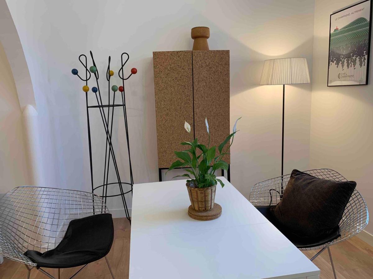 Secret Garden Apartment Ay-Champagne Exterior photo